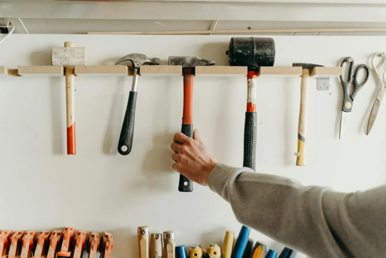 AMC vs Reactive Maintenance: When Each Wins in Dubai