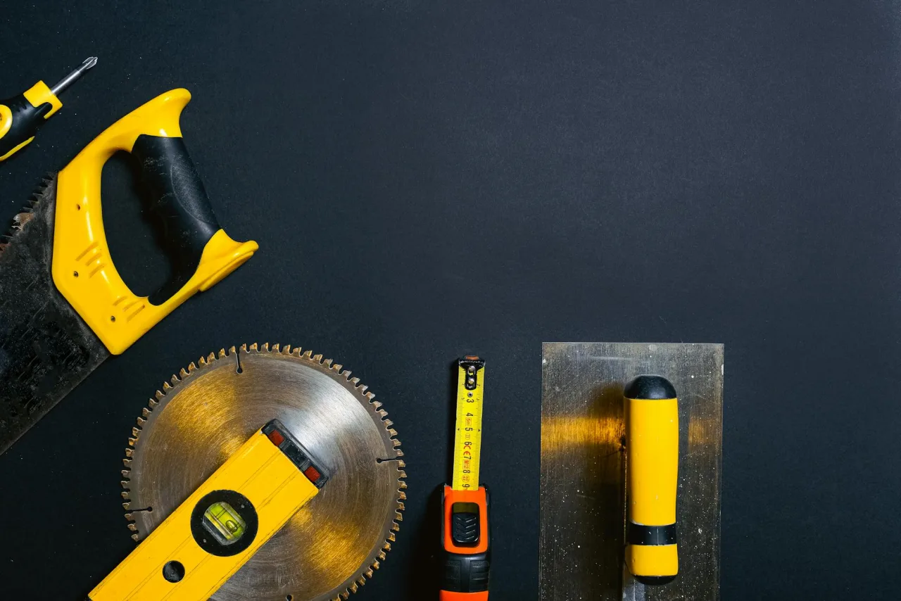 Carpentry in Dubai: Why Marine-Ply Outperforms MDF Long-Term