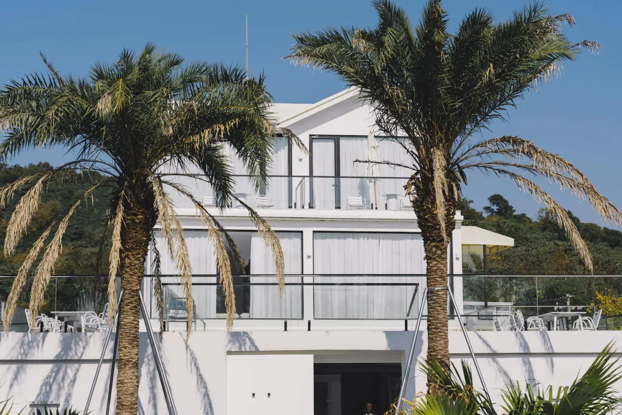 How can I reduce cooling costs in a Dubai villa?