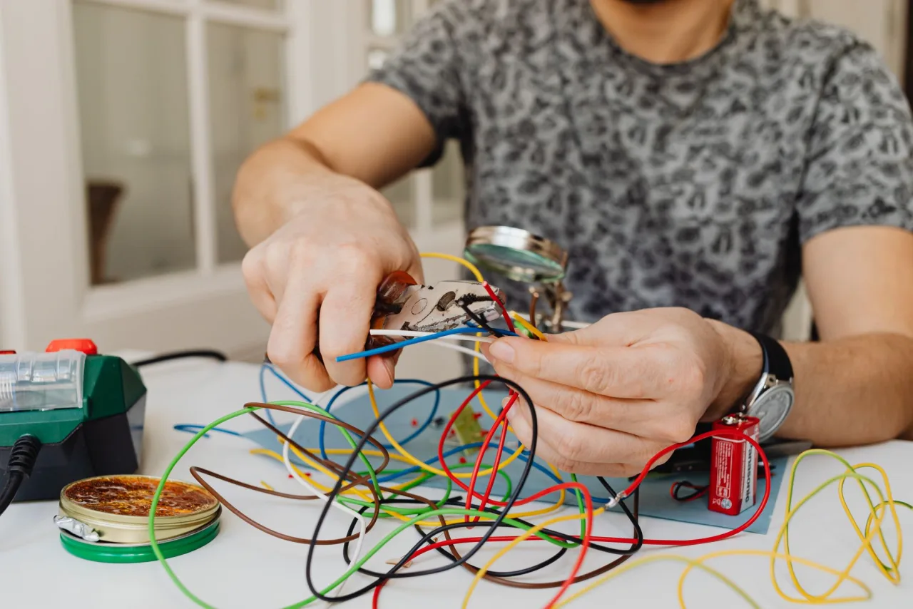 How Much Does an Electrician Cost in Dubai?