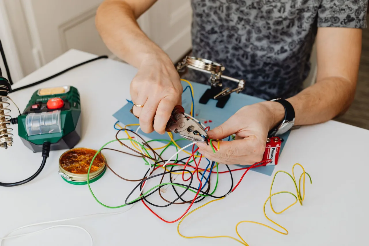 How to Find a Reliable Electrician in Dubai