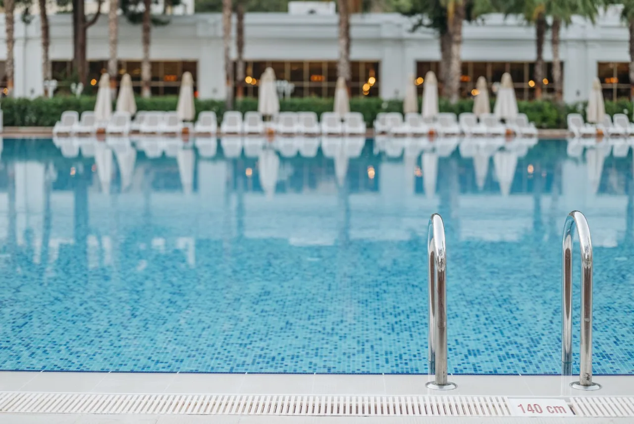 How to maintain swimming pools in Dubai summers