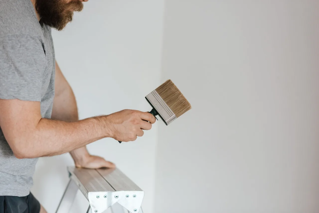Painting And Wall Finishes in Dubai: Repair or Replace?