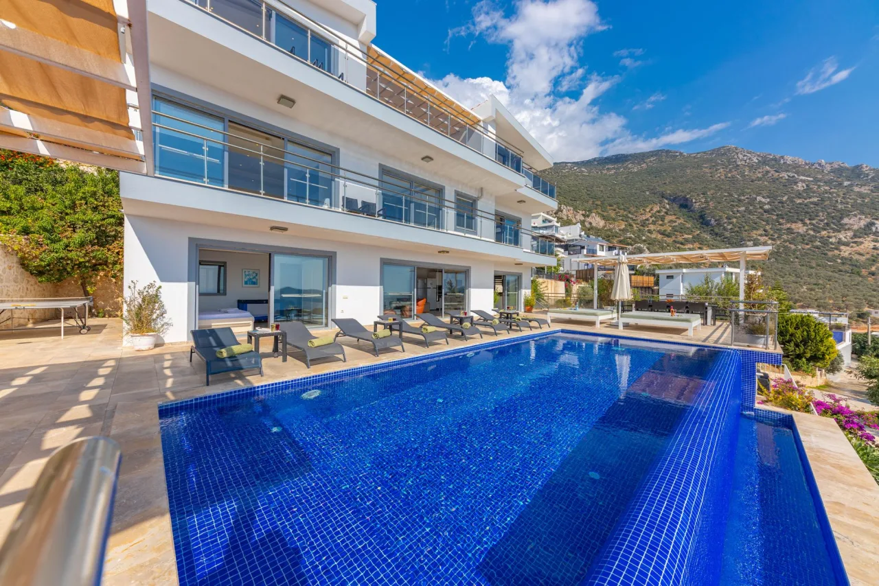Preparing Your Villa Renovation for Dubai Summer