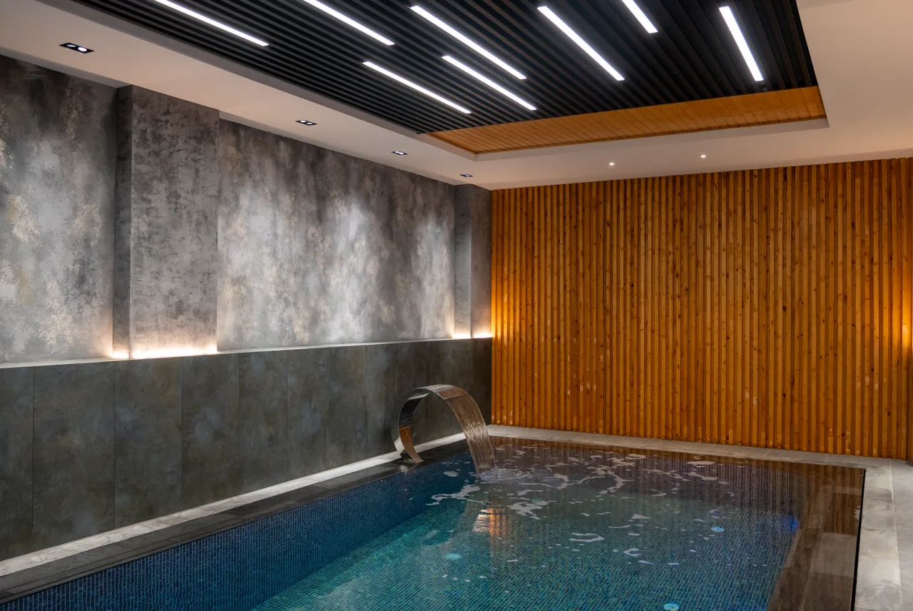 Swimming Pool Maintenance Dubai: Chemistry Through the Summer