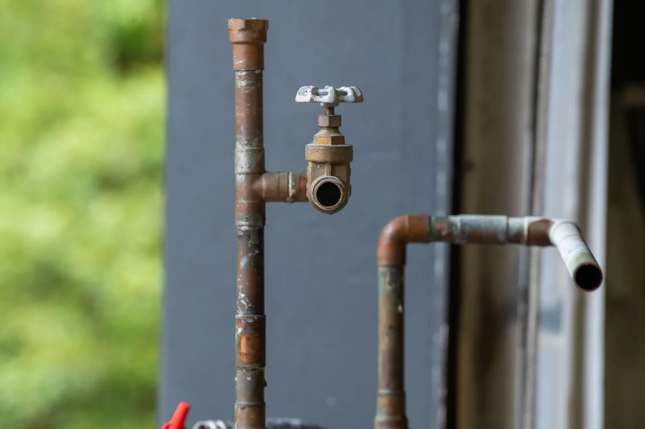 Waterproofing And Leak Sealing in Dubai: Repair or Replace?