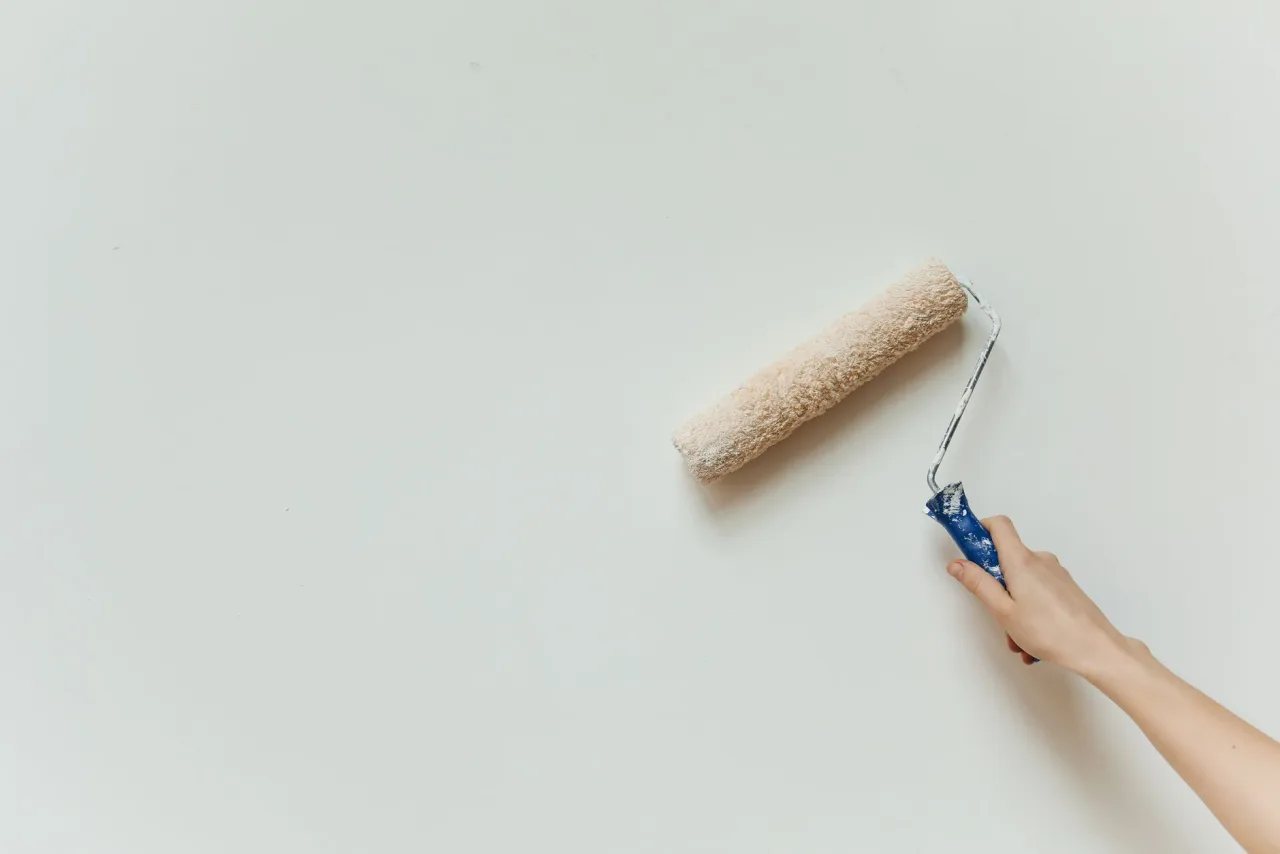 When is the best time to paint a villa exterior in Dubai?
